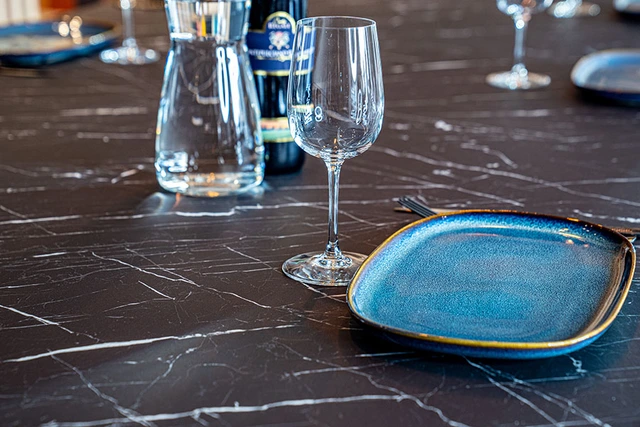 Cover Styl High-resistant Stone HRU50 Nero Marquina  1,22x1m 