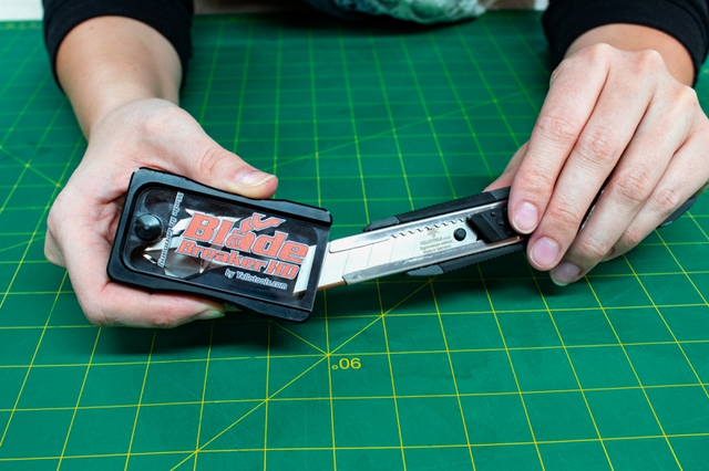 Yellotools BladeBreaker HD black verktøy for å knekke knivblad 